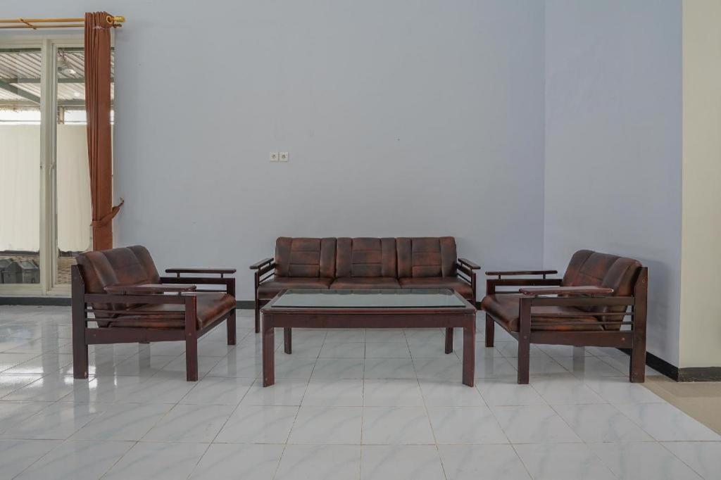 Oyo 477 Raka Residence Syariah Purwoharjo Banyuwangi Banyuwangi  Εξωτερικό φωτογραφία