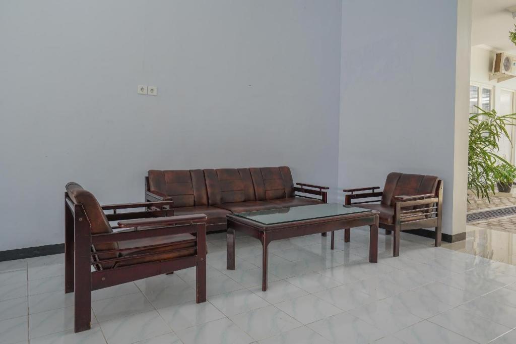 Oyo 477 Raka Residence Syariah Purwoharjo Banyuwangi Banyuwangi  Εξωτερικό φωτογραφία