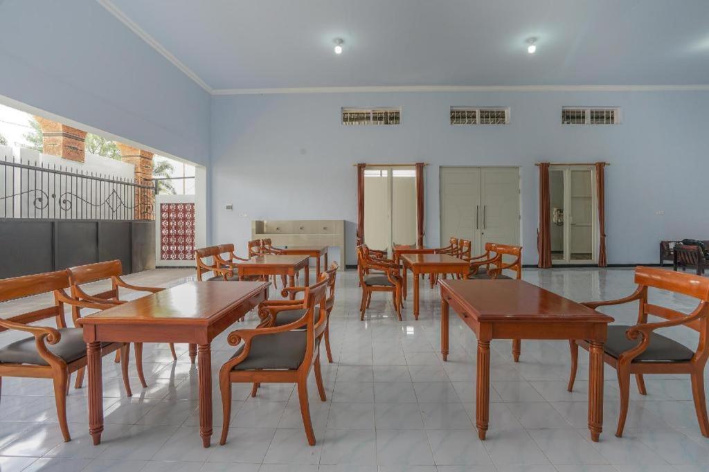 Oyo 477 Raka Residence Syariah Purwoharjo Banyuwangi Banyuwangi  Εξωτερικό φωτογραφία