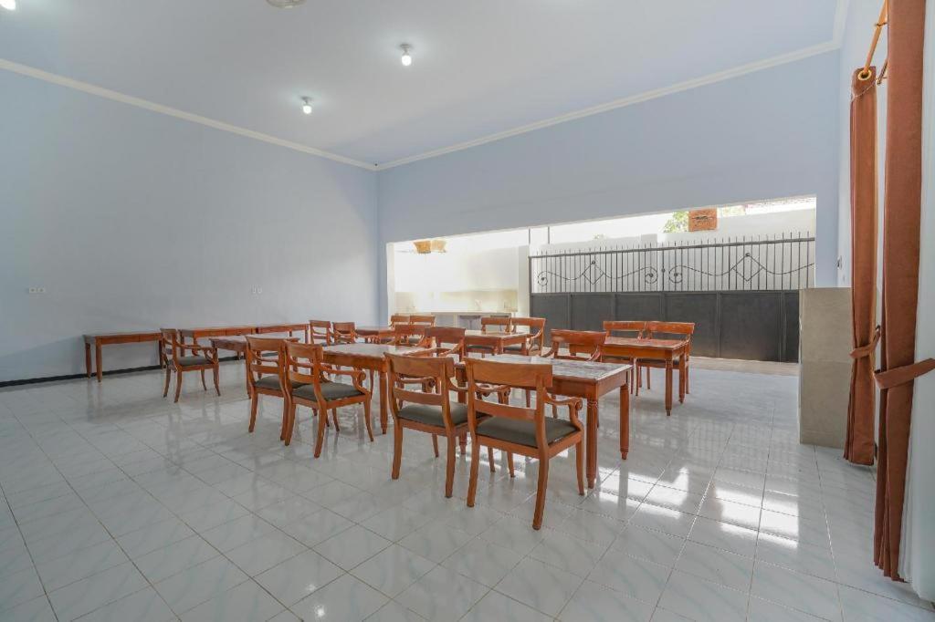 Oyo 477 Raka Residence Syariah Purwoharjo Banyuwangi Banyuwangi  Εξωτερικό φωτογραφία