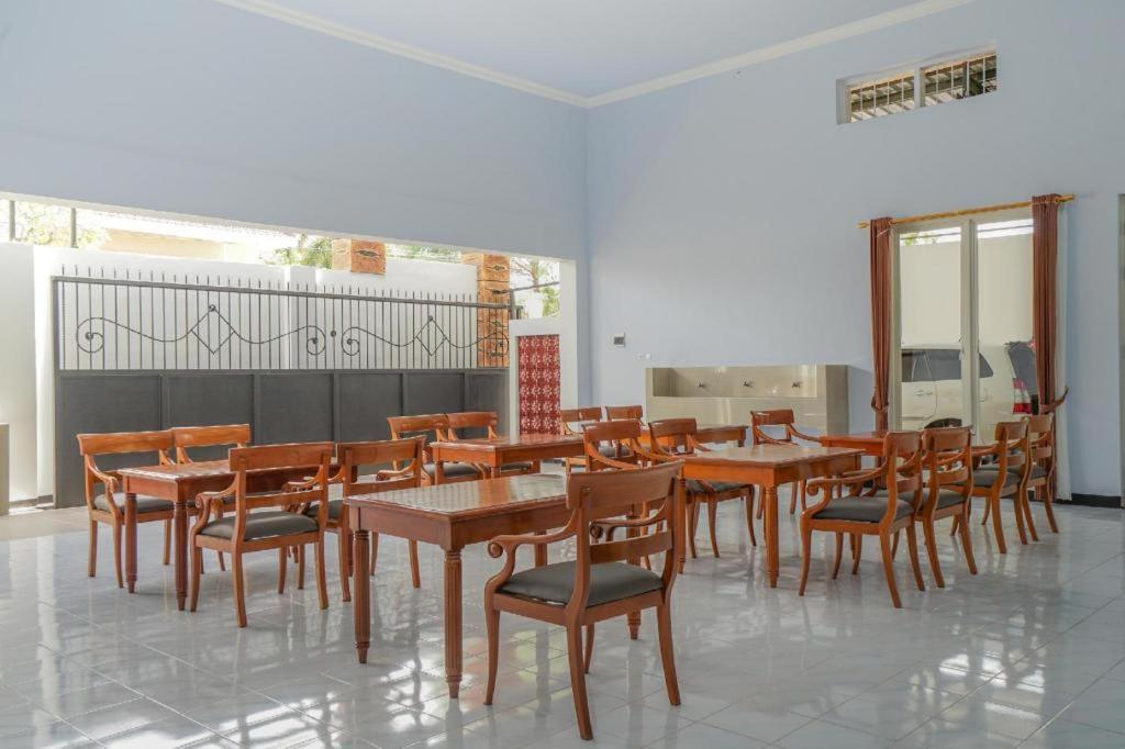 Oyo 477 Raka Residence Syariah Purwoharjo Banyuwangi Banyuwangi  Εξωτερικό φωτογραφία