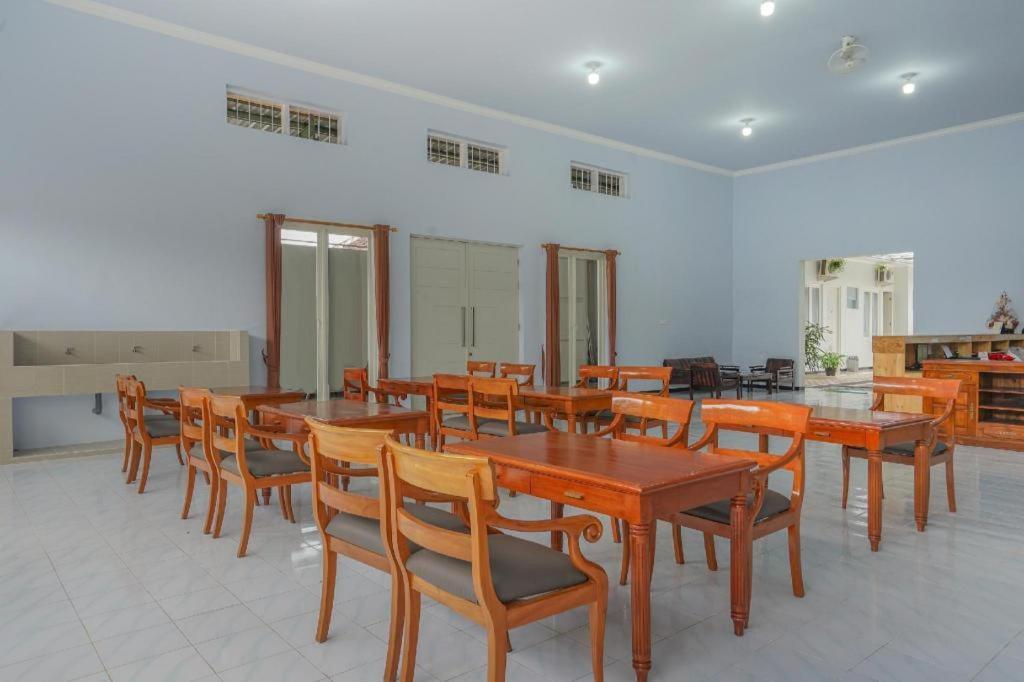 Oyo 477 Raka Residence Syariah Purwoharjo Banyuwangi Banyuwangi  Εξωτερικό φωτογραφία