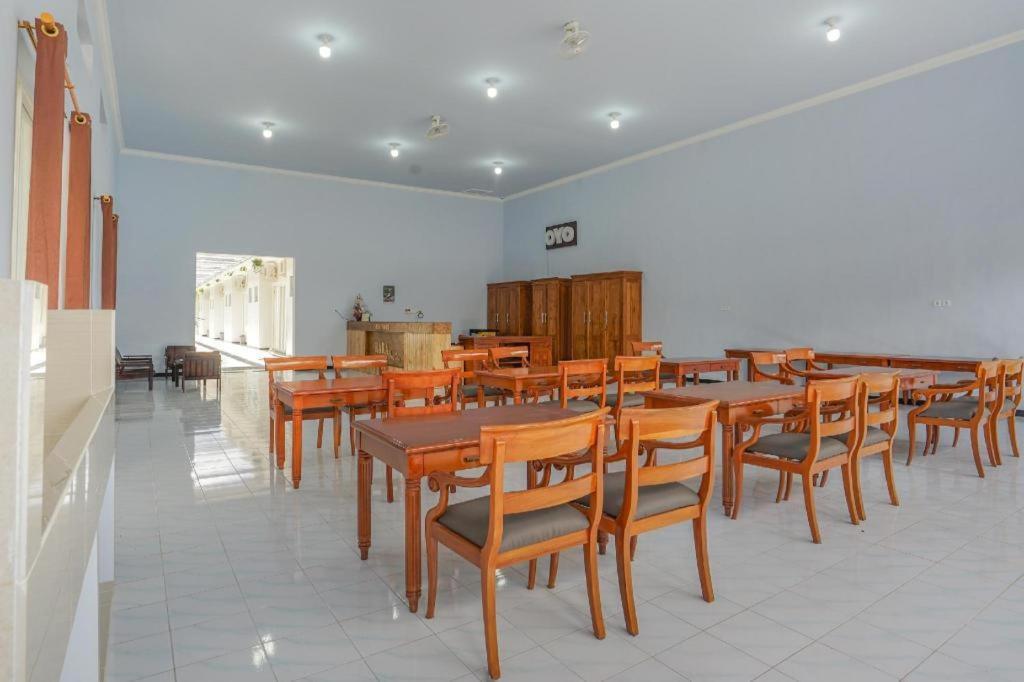Oyo 477 Raka Residence Syariah Purwoharjo Banyuwangi Banyuwangi  Εξωτερικό φωτογραφία